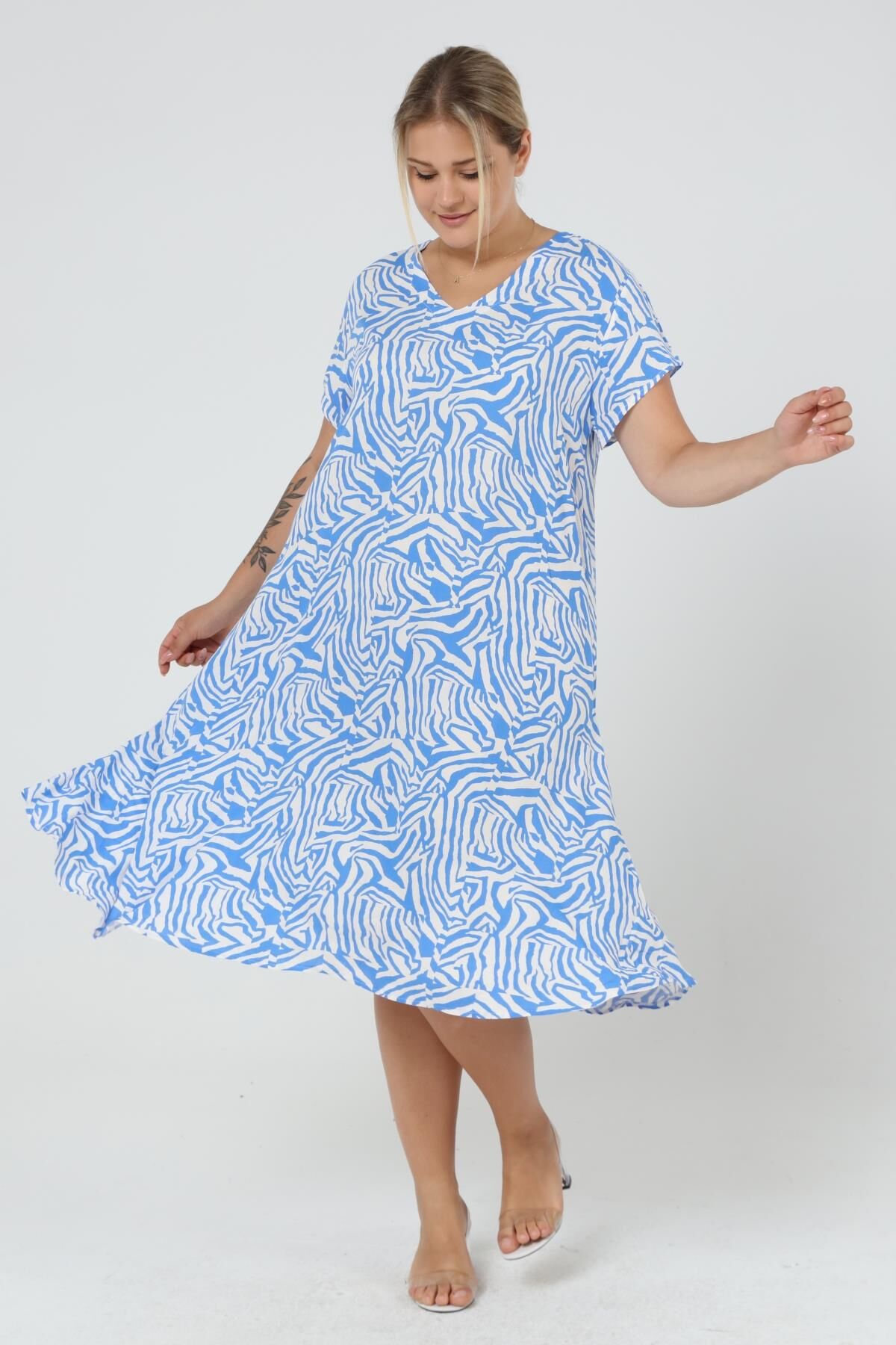 Likapa Yazlık Büyük Beden Viskon  V Yaka Kısa Kol Elbise 2688 Mavi - S