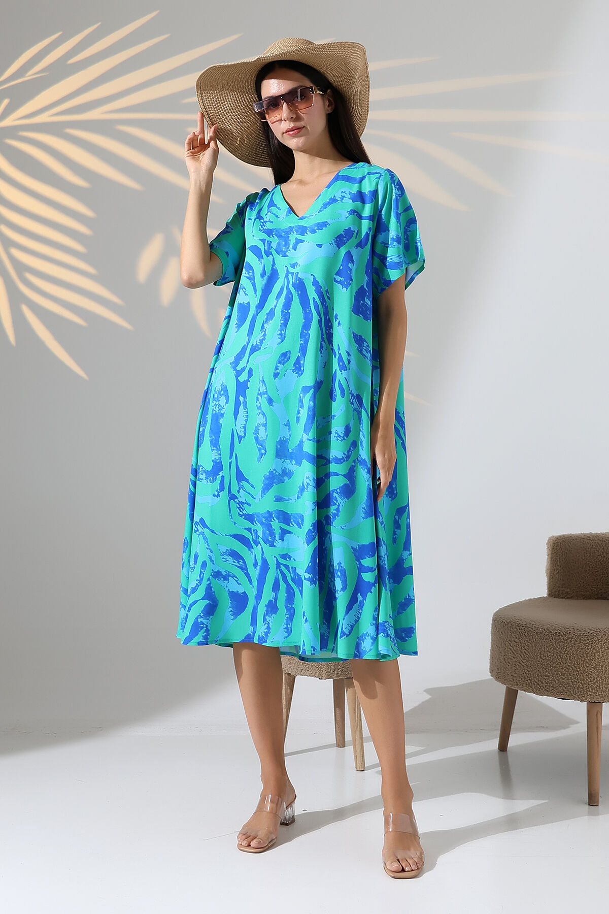 Likapa Yazlık Büyük Beden Viskon  V Yaka Kısa Kol Elbise 2688 AÇIK MAVİ DESENLİ - M