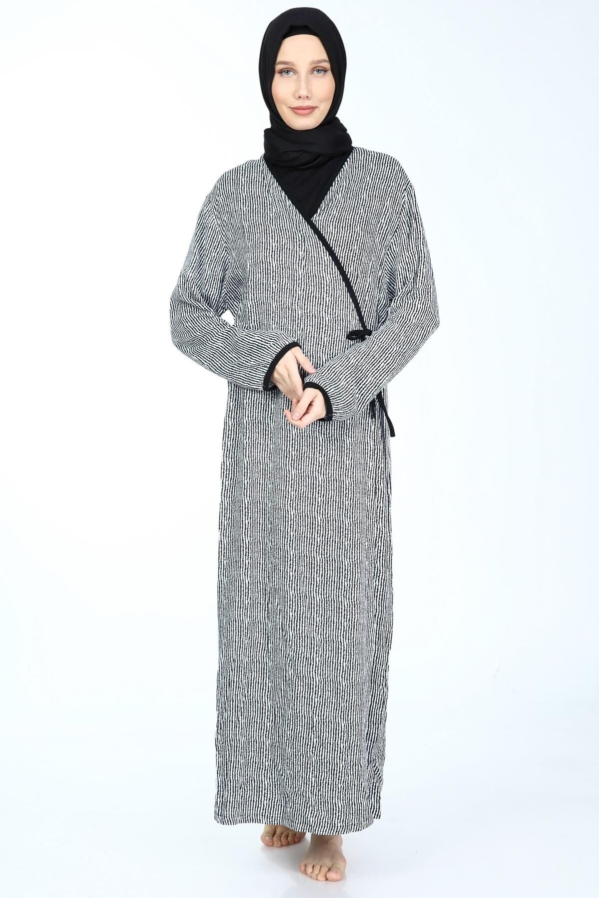 2001-01 Likapa Viskon Namaz Elbisesi SİYAH ÇİZGİLİ DESEN - 2