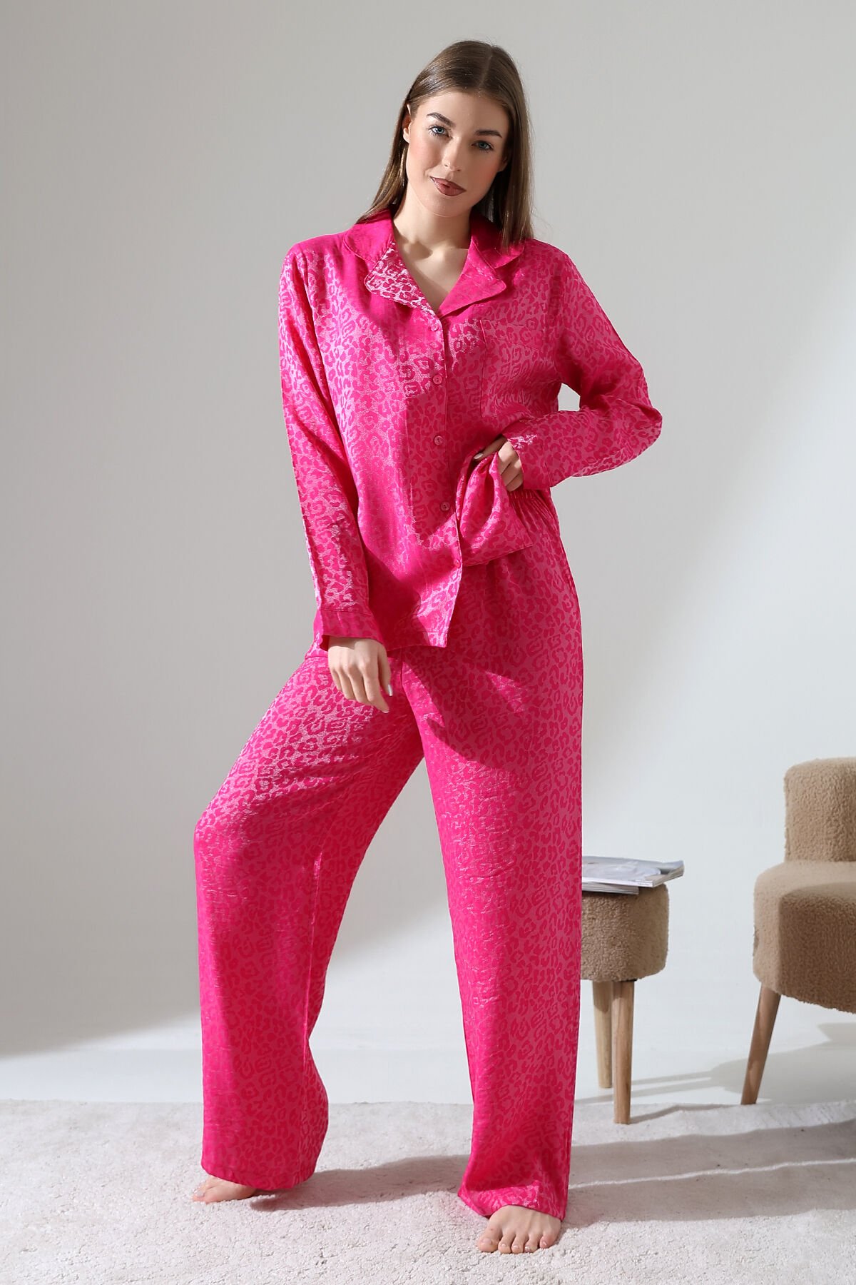 LİKAPASHOP VİSKON JAKARLI UZUN KOL PİJAMA TAKIMI FUŞYA DESENLİ - M
